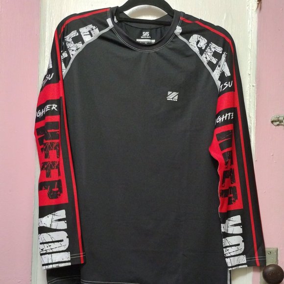 NWT High Performance Active Wear Compression Shirt (XL) - Picture 5 of 9